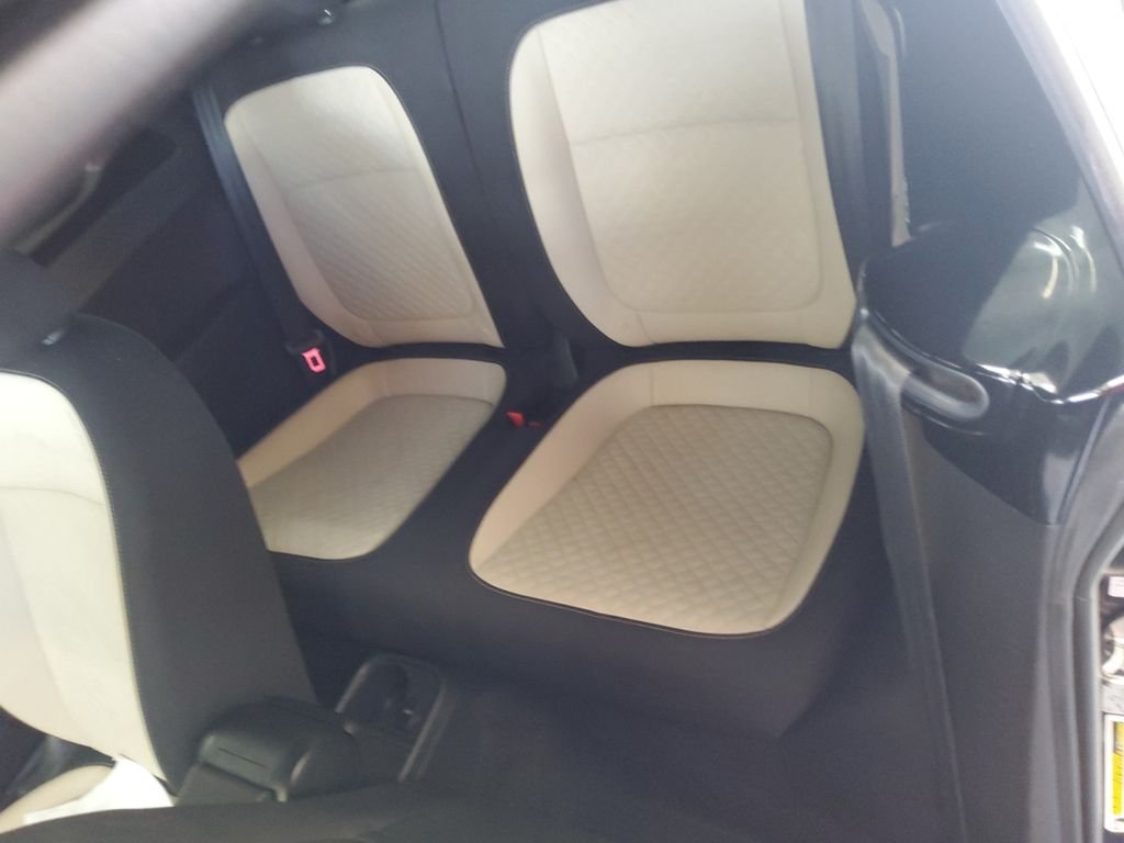 2019 Volkswagen Beetle SE - Photo 18