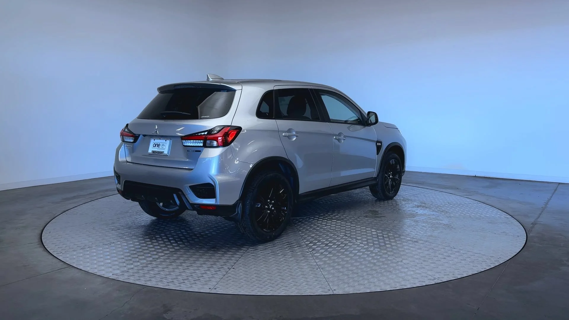 New 2026 Alloy Silver Metallic Mitsubishi LE image 8