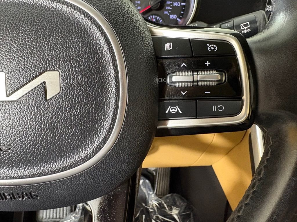 Used 2022 Black Kia LXS image 24