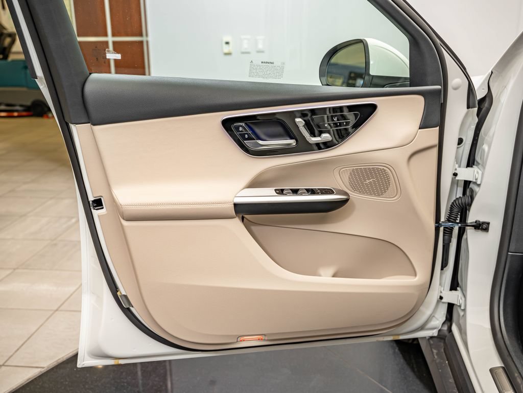 New 2027 Polar White Mercedes-Benz GLC 300 image 18