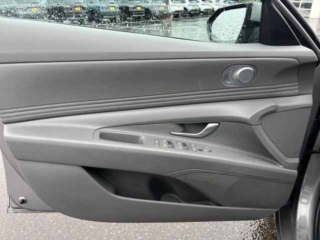 Used 2022 Fluid Metal Hyundai SEL image 16
