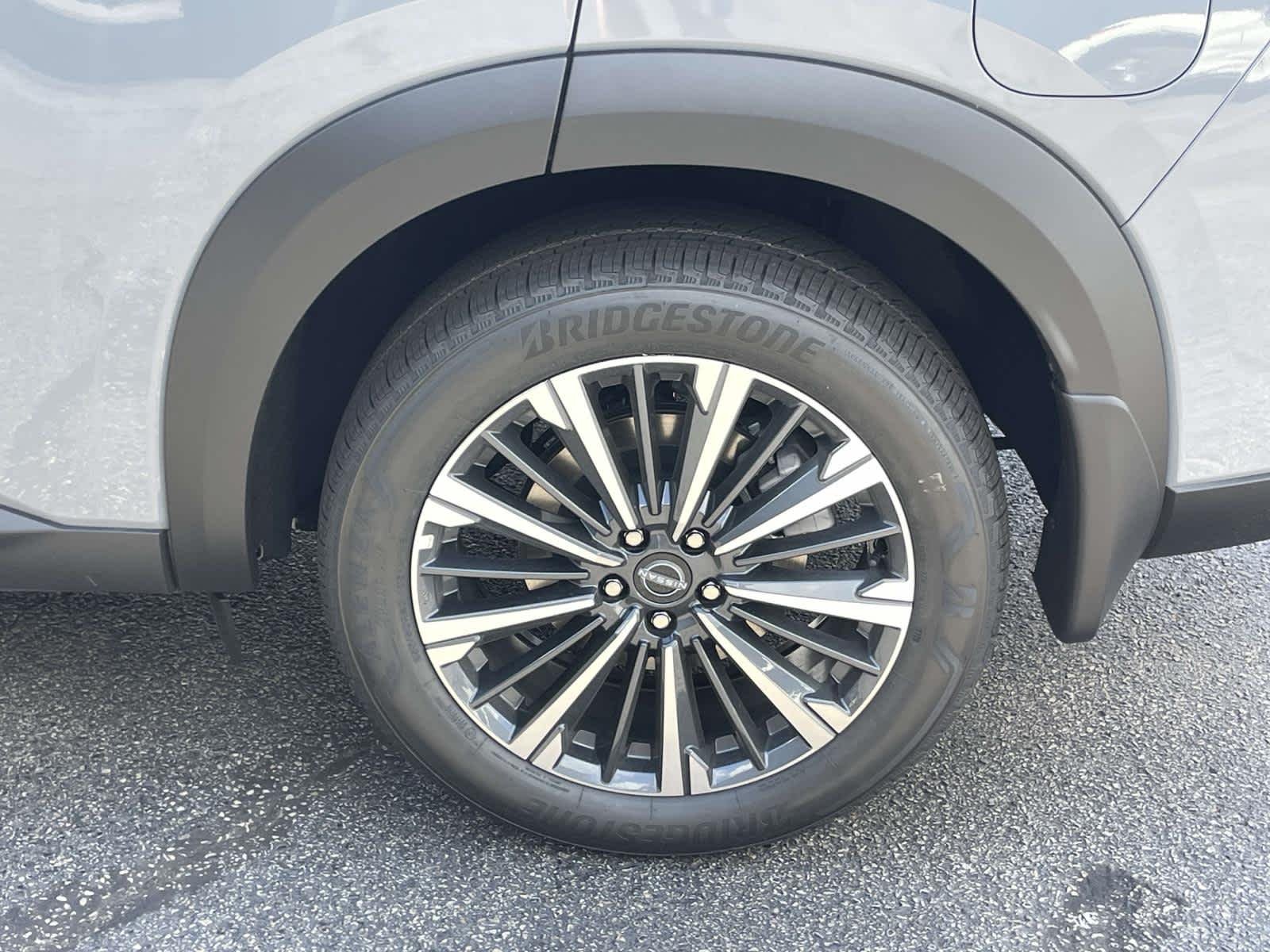 New 2026 Boulder Gray Pearl/Super Black Nissan Platinum image 15