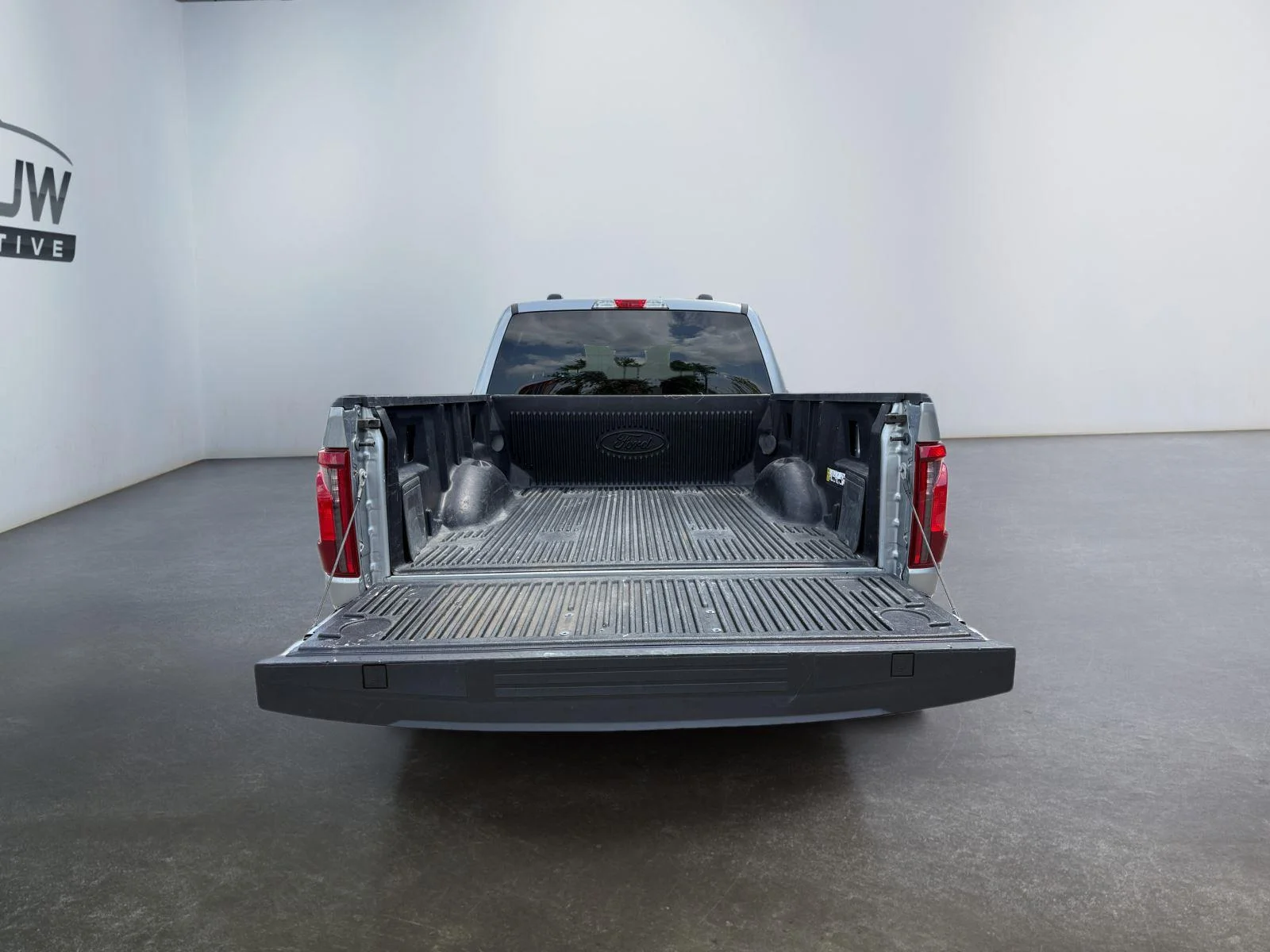 Used 2024 Iconic Silver Ford XLT image 21