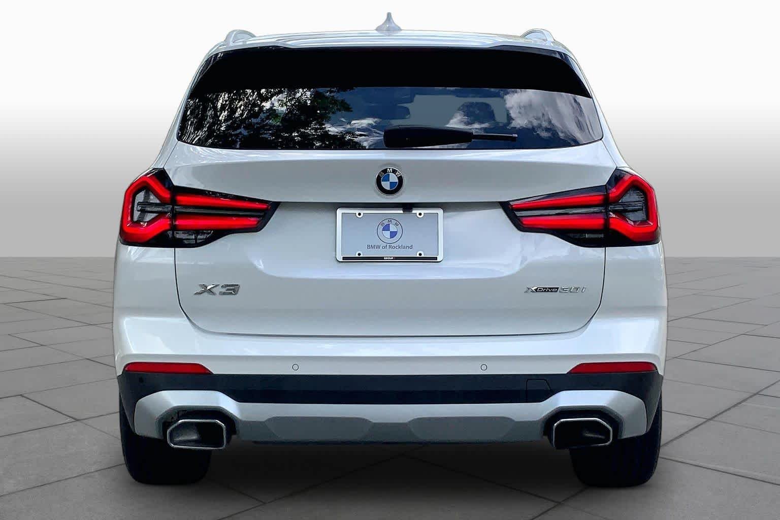 Used 2022 Mineral White Metallic BMW xDrive30i image 4