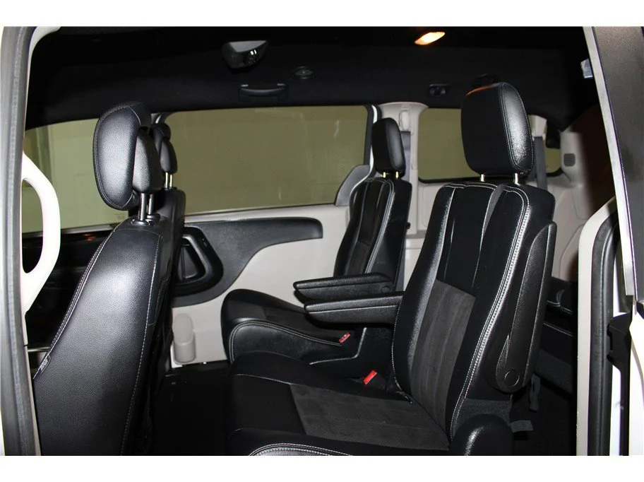 Used 2019 White Knuckle Clearcoat Dodge SXT image 12