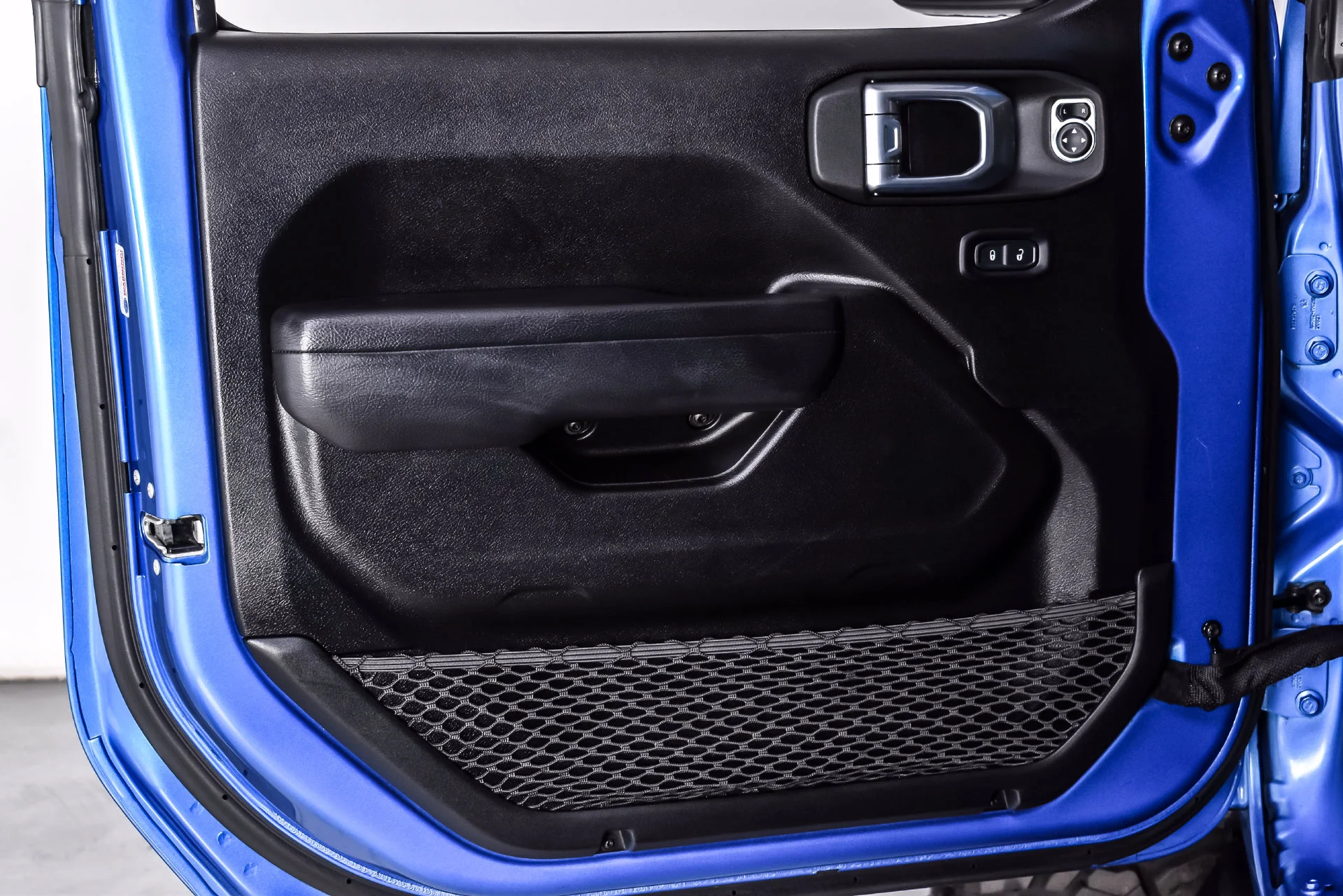 Used 2022 Blue Pearl Jeep Mojave image 12