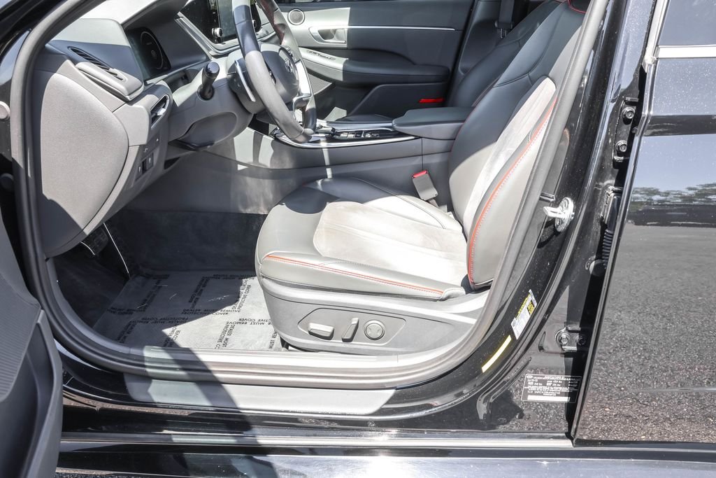 Used 2021 Black Hyundai SEL Plus image 16