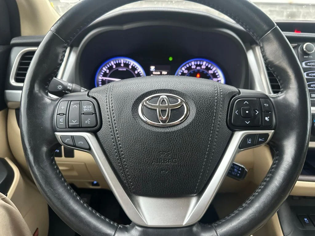 Used 2018 Shoreline Mist Toyota Limited Platinum image 25