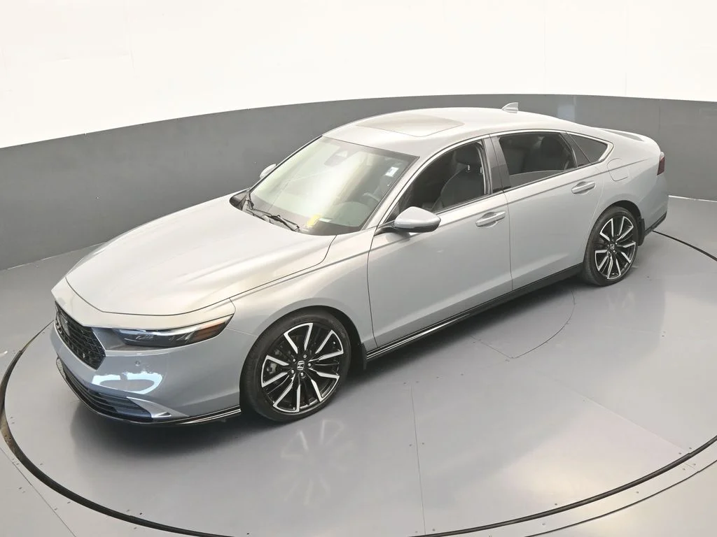 Used 2024 Solar Silver Metallic Honda Touring image 44