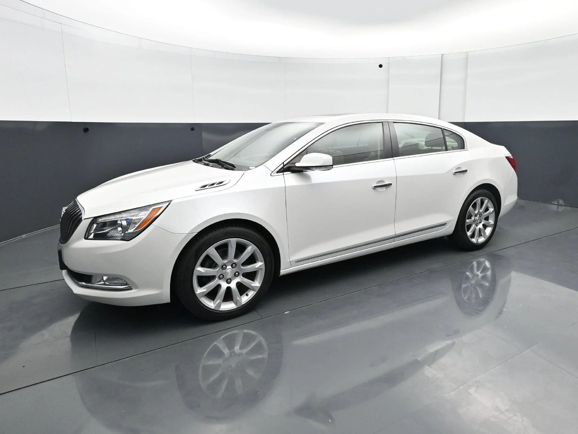 Used 2016 Buick LaCrosse Premium 1 with VIN 1G4GD5G37GF174151 for sale in White Bear Lake, Minnesota