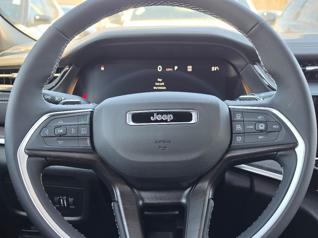 New 2026 Diamond Black Crystal Pearl-Coat Exterior Paint Jeep Altitude image 14