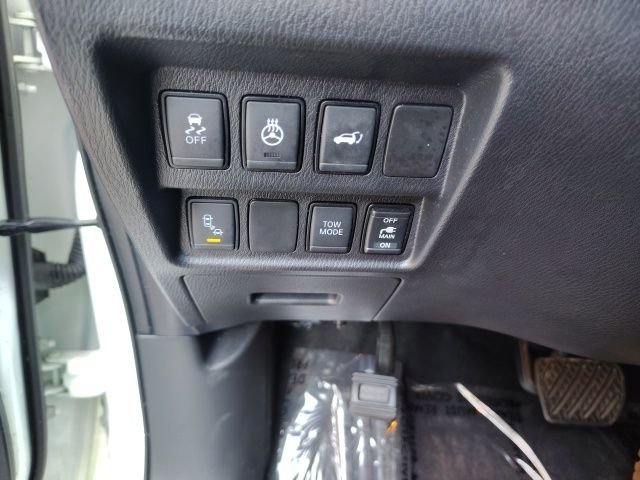 Used 2020 White Nissan Platinum image 14