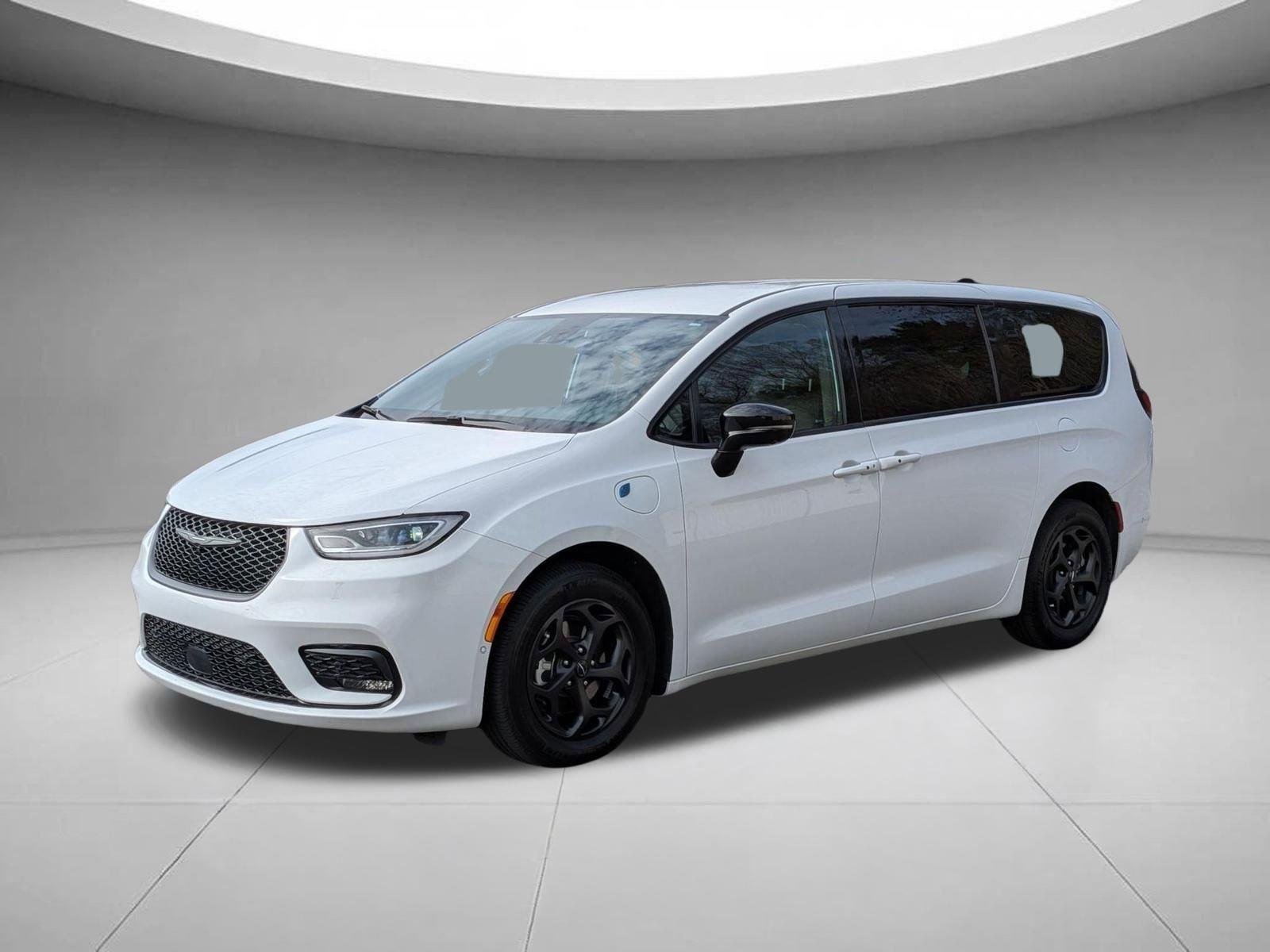 2024 Chrysler Pacifica Hybrid Select S-Appearance PHEV's photo