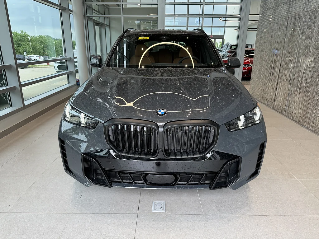 New 2026 Dravit Grey Metallic BMW xDrive40i image 2