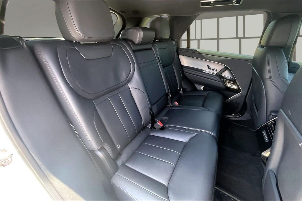 Used 2025 Fuji White Land Rover S image 27