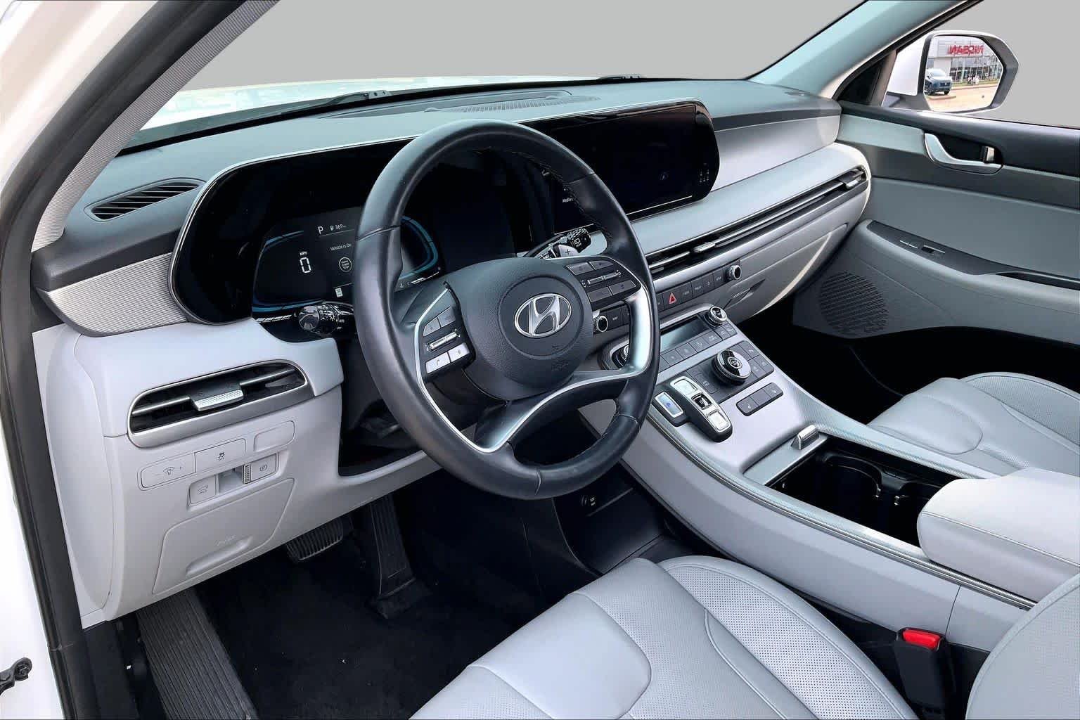 Used 2025 Hyper White Hyundai SEL image 15
