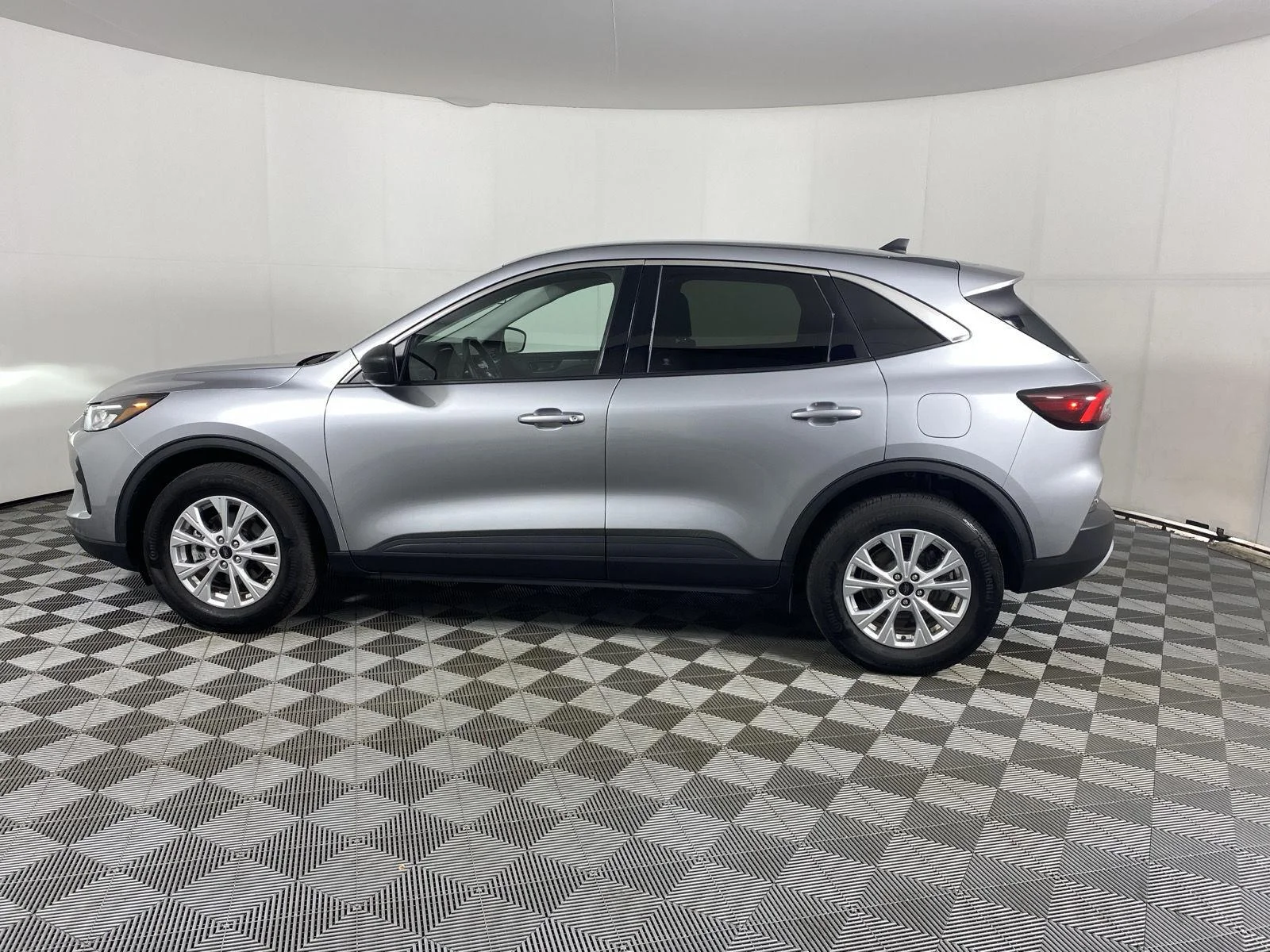 Used 2023 Iconic Silver Ford Active image 4
