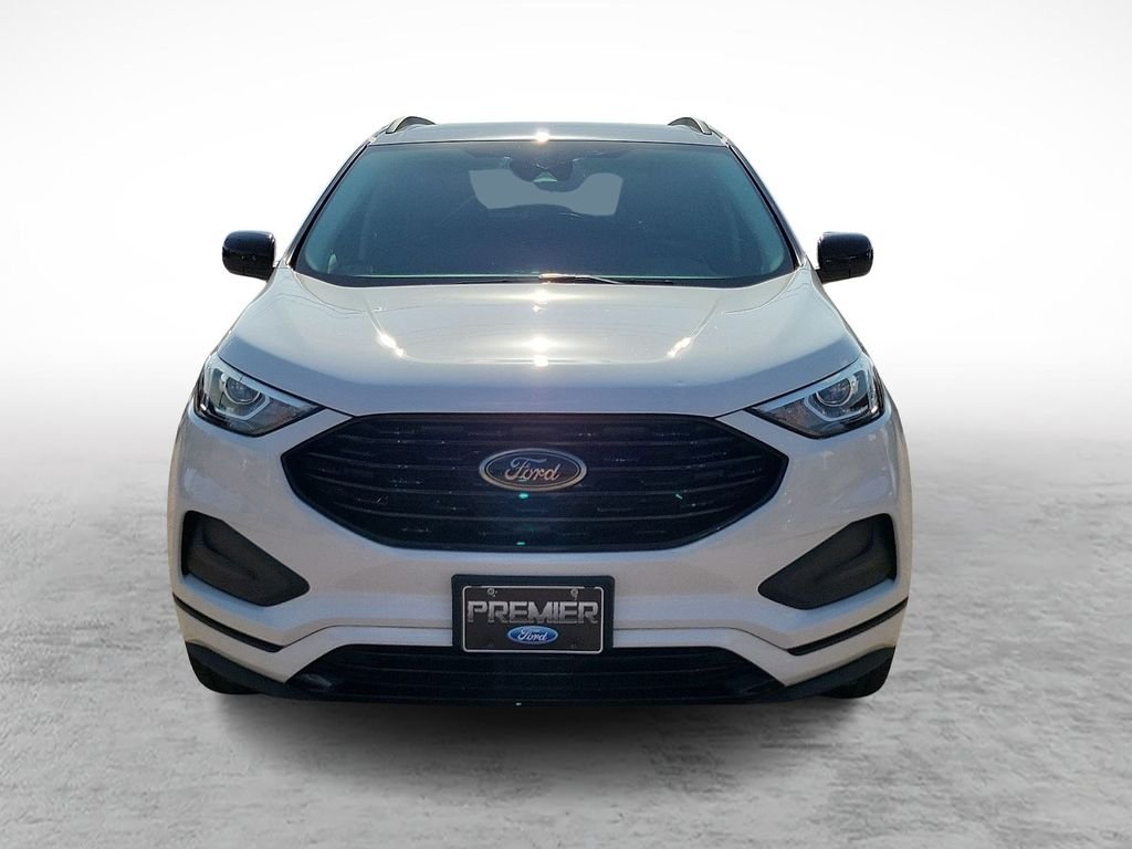 Used 2022 Oxford White Ford SE image 3