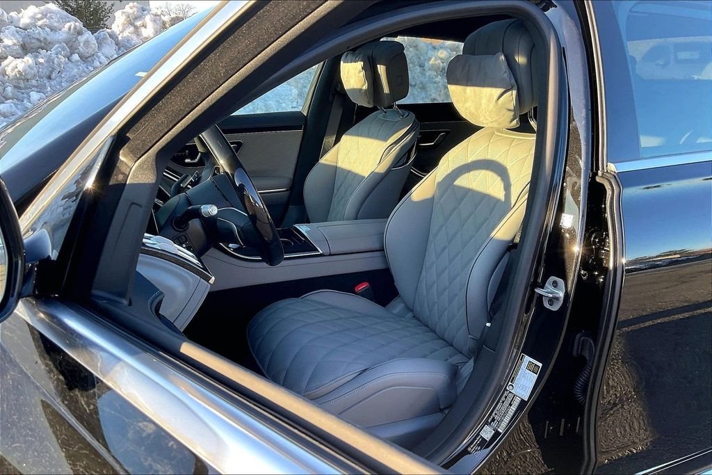 New 2026 Obsidian Black Metallic Mercedes-Benz S 580 image 9