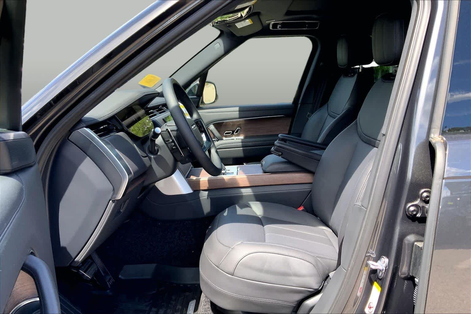 New 2026 Carpathian Grey LAND ROVER SE image 12
