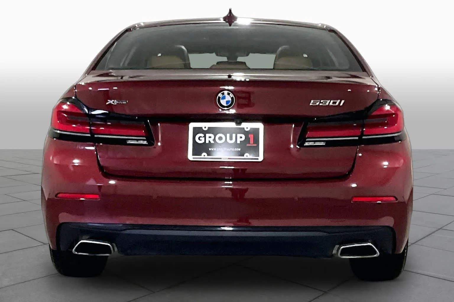 Used 2023 Aventurin Red Metallic BMW 530i xDrive image 4