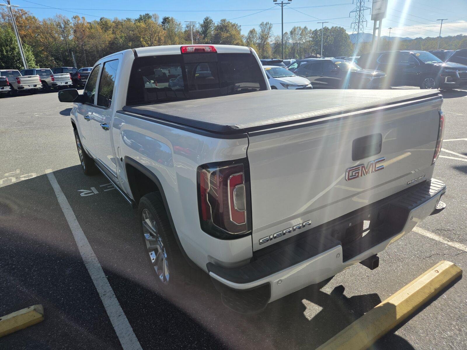 Used 2017 WHITE FROST TRICOAT GMC Denali image 8