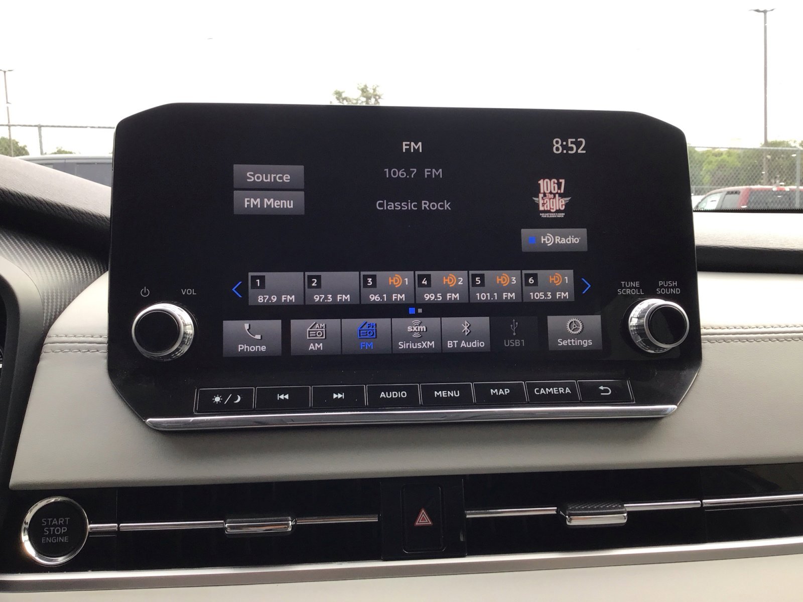 Used 2023 White Diamond Mitsubishi SEL image 18