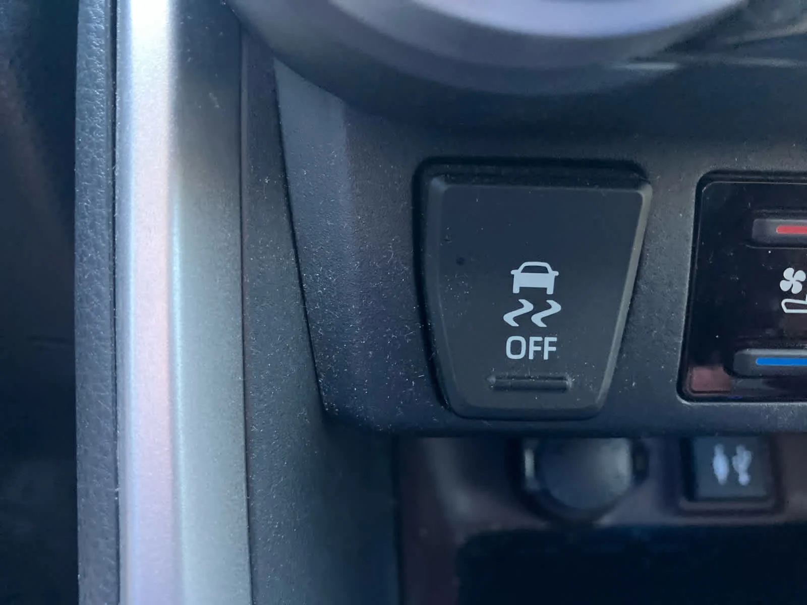 Used 2019 Blizzard Pearl Toyota Limited image 28