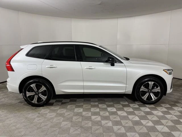 Certified Used 2025 Crystal White Volvo Core image 13