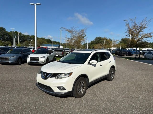 Used 2015 White Nissan SL image 11