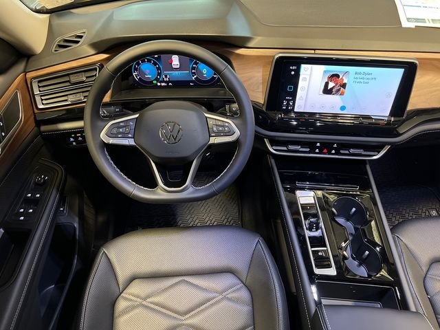 New 2026 Silver Volkswagen 2.0T SE w/Technology image 13