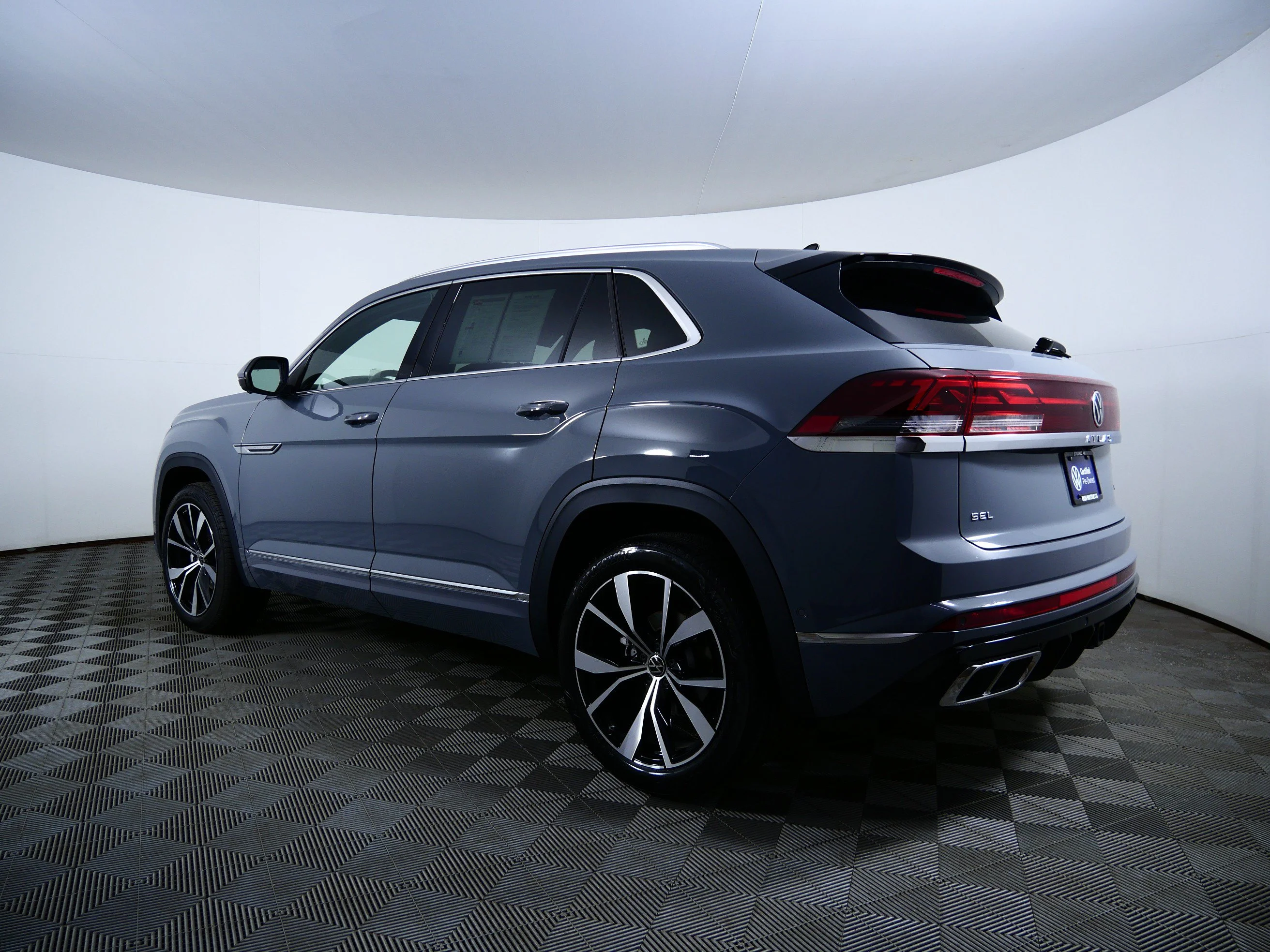 Certified Used 2026 Pure Gray Volkswagen 2.0T SEL Premium R-Line image 5