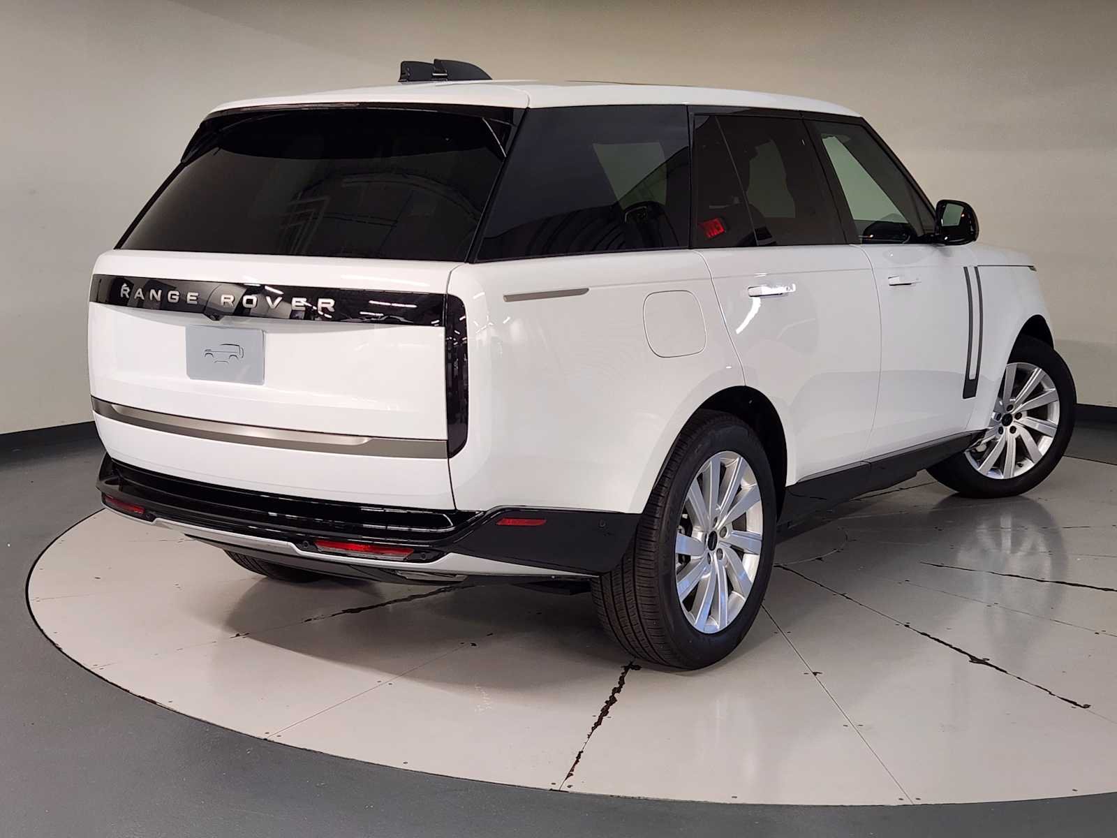 2026 Land Rover Range Rover SE - Photo 2