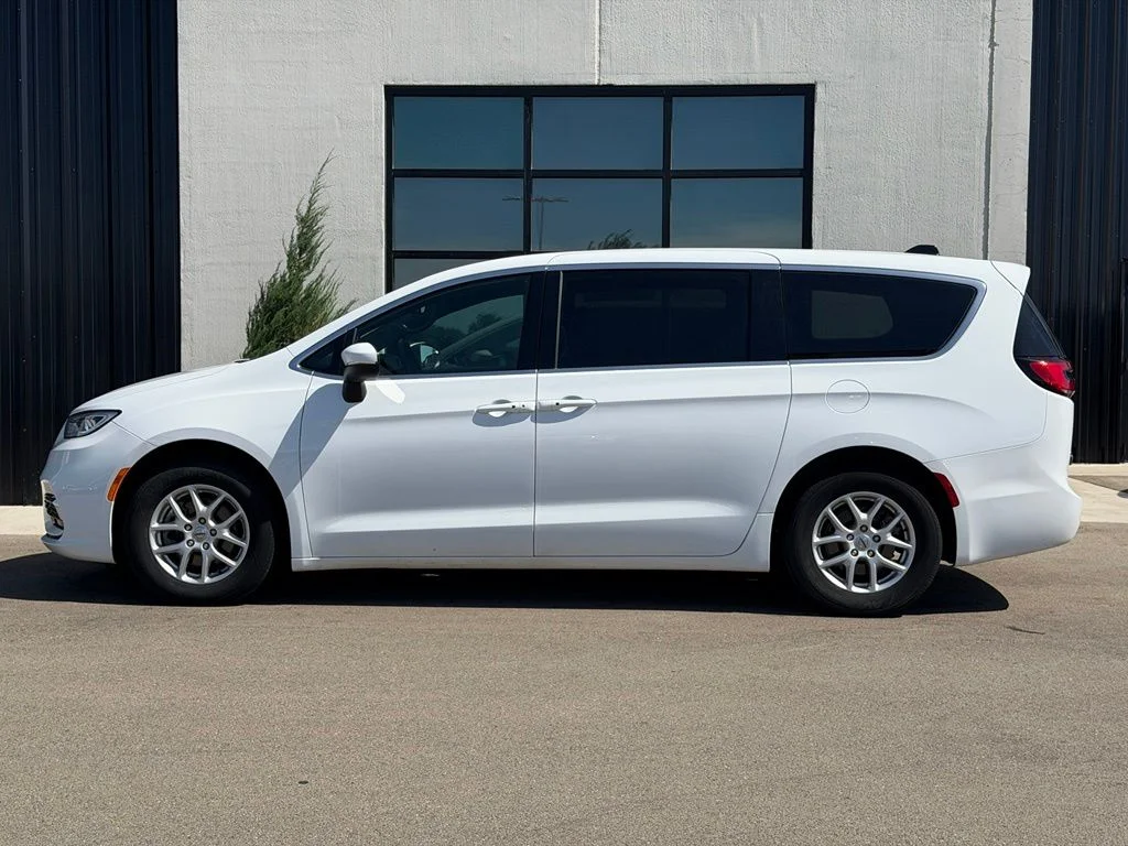 Used 2023 White Chrysler Touring image 2