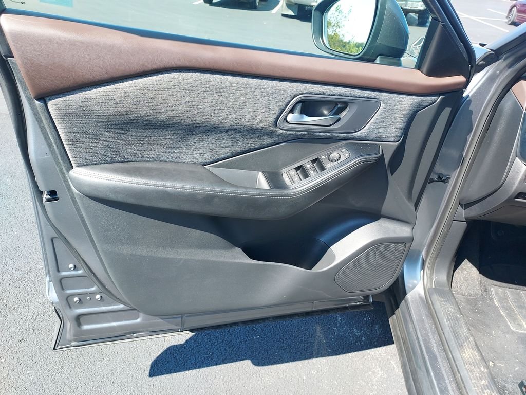 Used 2022 Gray Nissan SV image 12