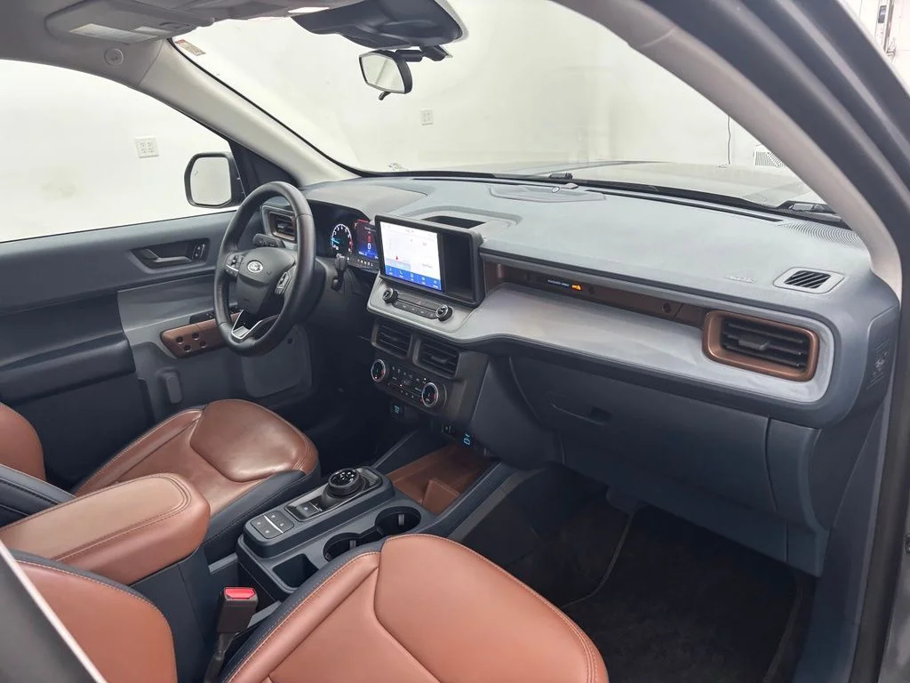 Used 2024 Gray Ford Lariat image 31