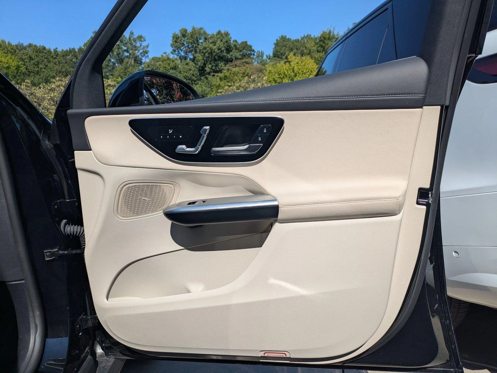 Used 2024 Black Mercedes-Benz GLC 300 image 32