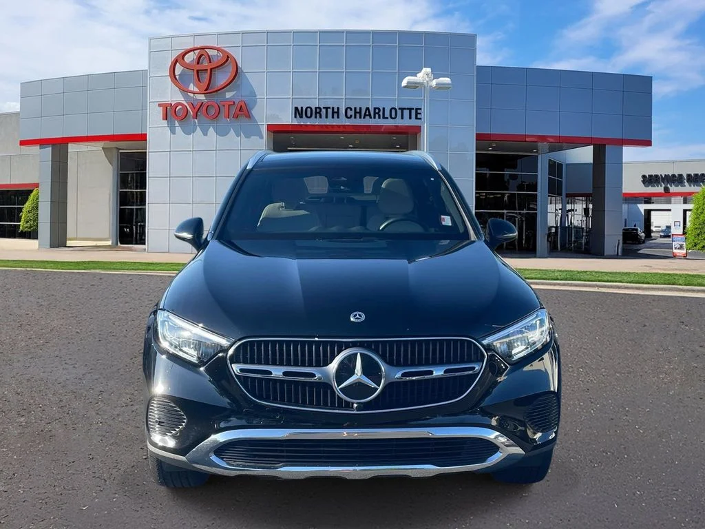 Used 2024  Mercedes-Benz GLC 300 image 2