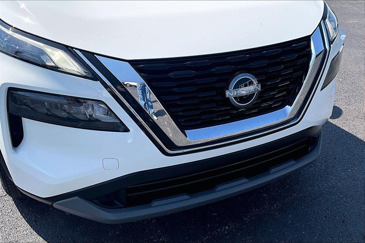 Used 2023 Glacier White Nissan S FWD image 33