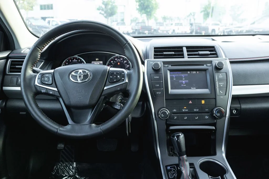 Used 2016 Blizzard Pearl Toyota SE image 25
