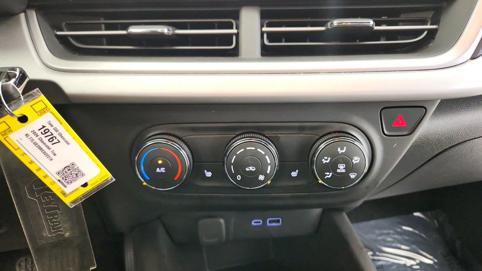 Used 2024 Summit White Chevrolet 1RS image 18