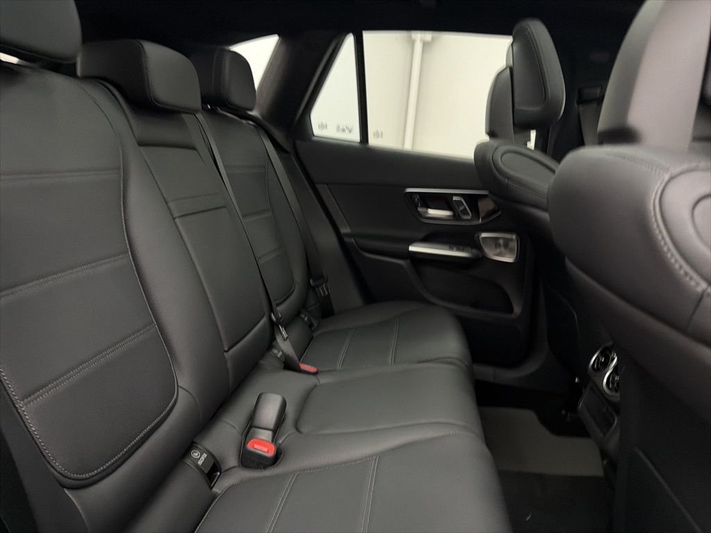 Used 2026 White Mercedes-Benz GLC 300 image 27