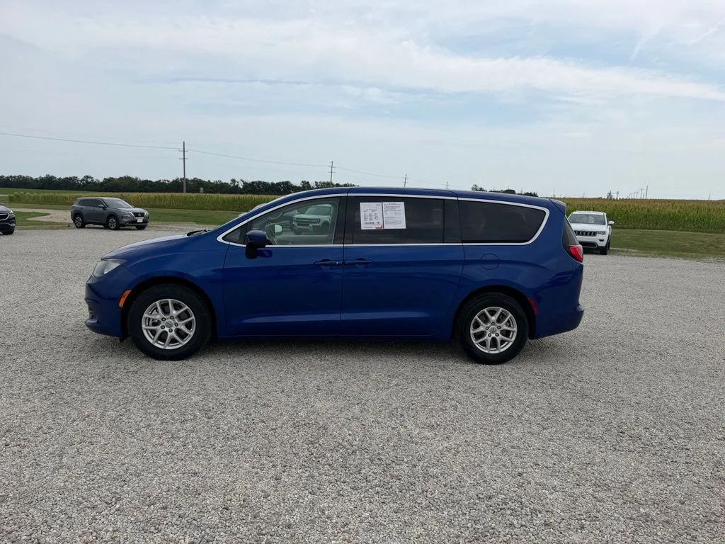 Used 2021 Blue Chrysler LX image 6