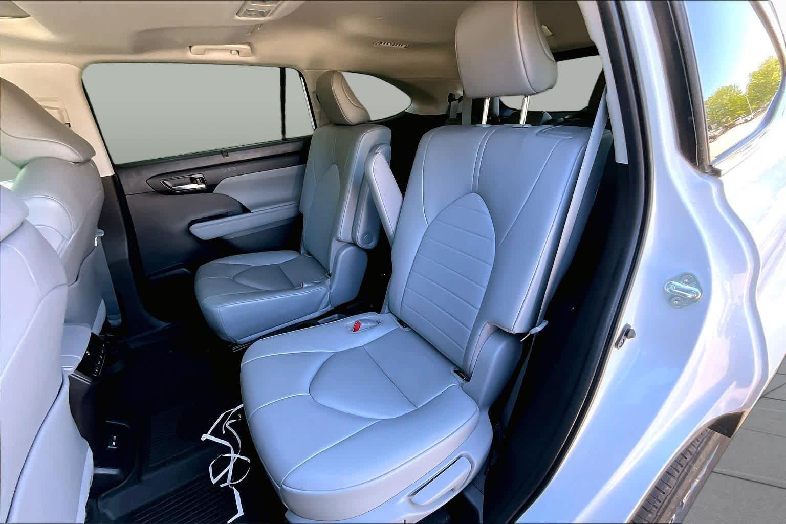 Used 2023 Wind Chill Pearl Toyota XLE image 20