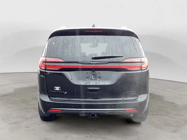 New 2026 Diamond Black Crystal Pearlcoat Chrysler LIMITED AWD image 5