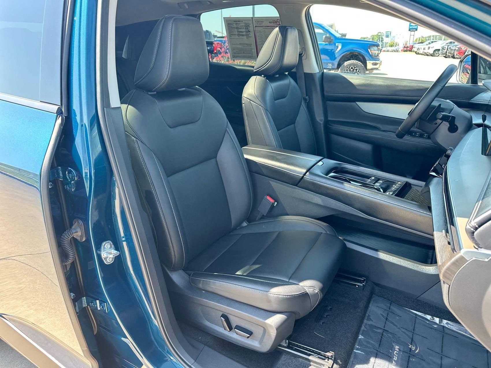 Used 2025 Aurora Blue Pearl Metallic/Super Black Nissan SL image 27