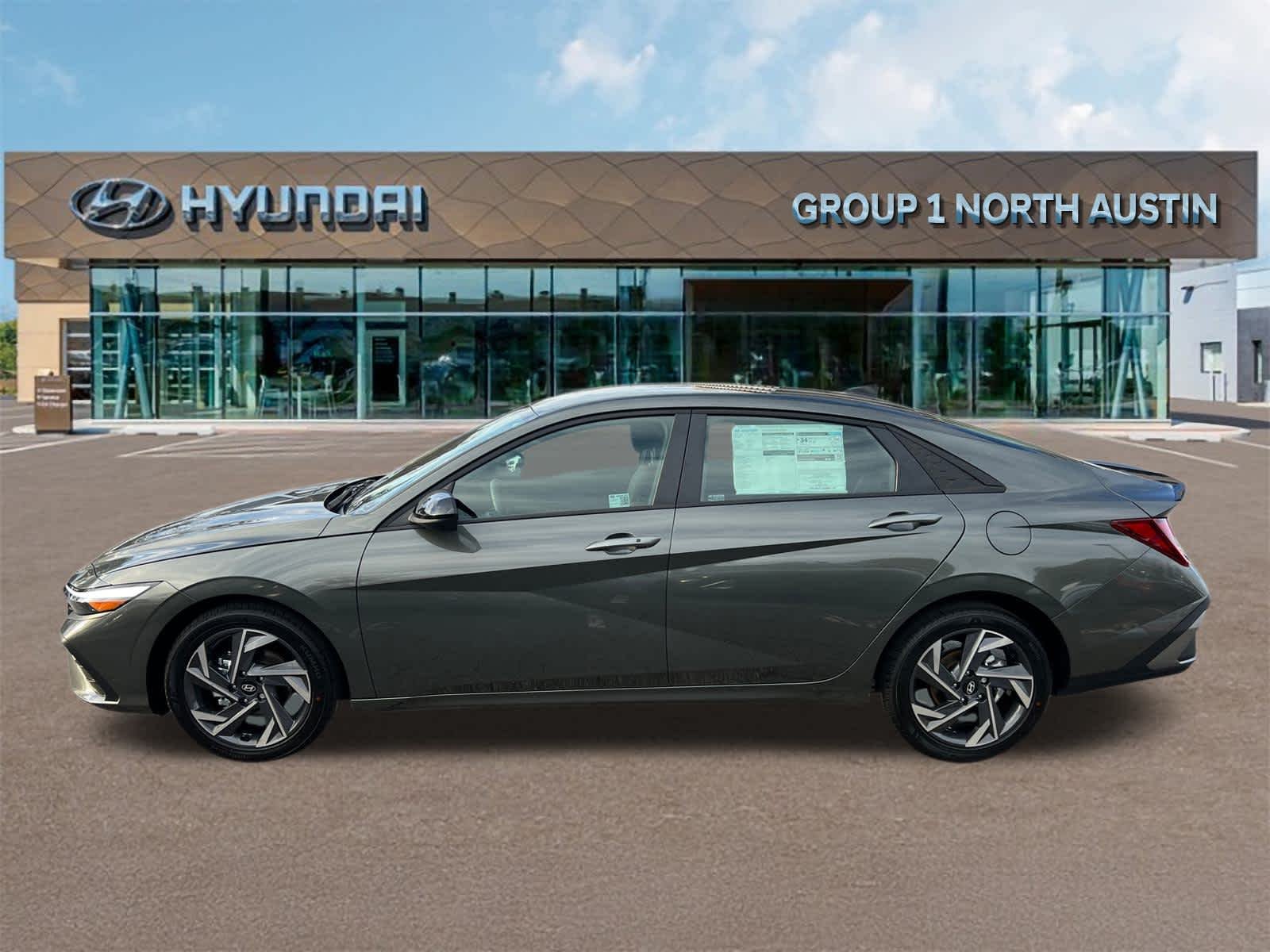 Used 2025 Amazon Gray Hyundai SEL Sport image 4