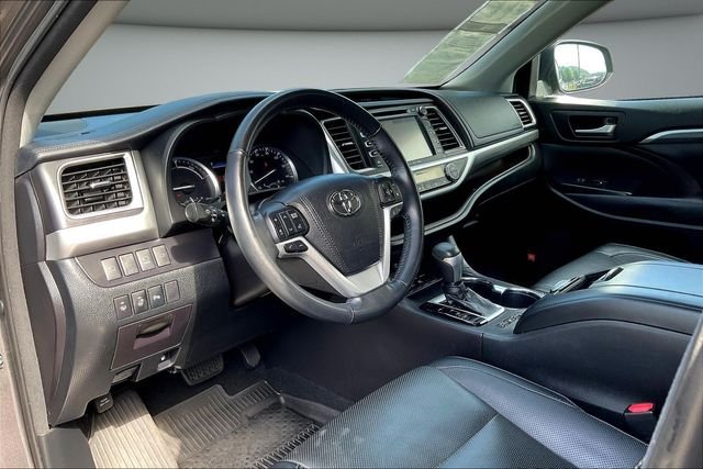 Used 2018 Gray Toyota Limited Platinum image 19