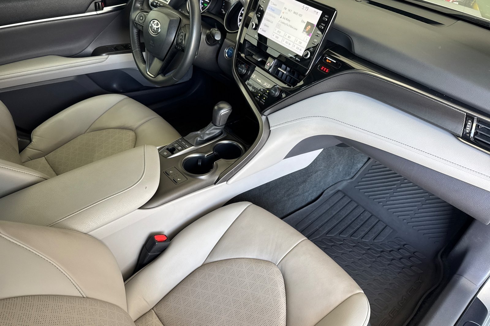 Used 2022 CELESTIAL SILVER MET Toyota Hybrid XSE image 14