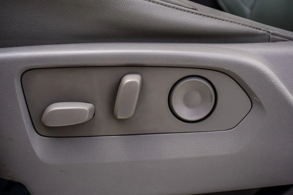Used 2022 White GMC SLT image 7